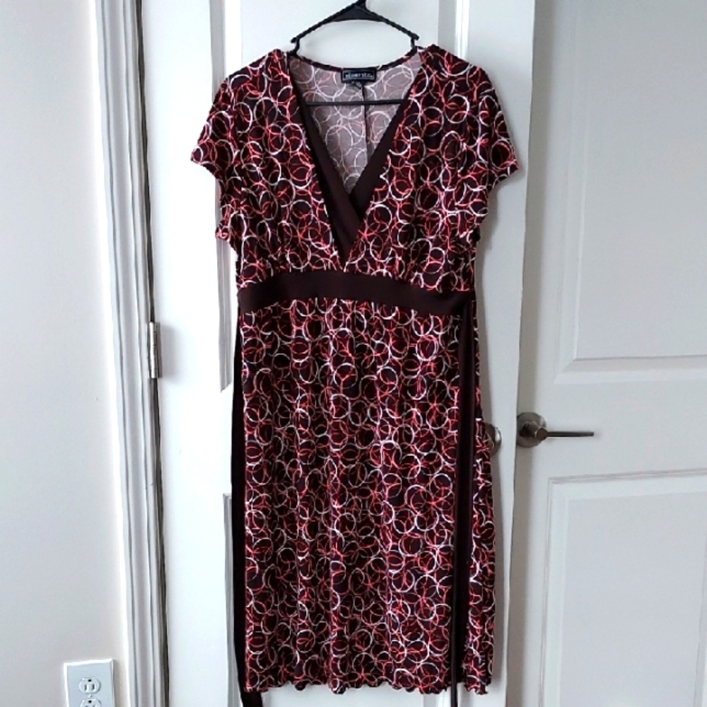 Elements xl brown and red wrap dress circle print